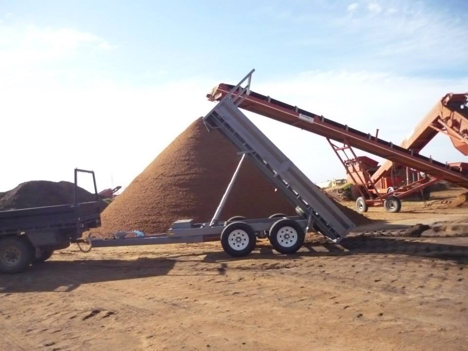 36492_557305660994846_1291913537_n